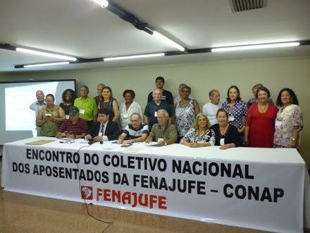 Sentadas, a partir da esquerda, as representantes de Minas, Artalide Lopes Cunha e Maria Eunice