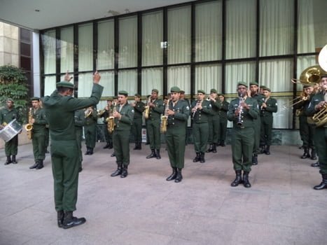A banda da 4ª Região Militar do Exército Brasileiro e o Madrigal Liberatus (foto abaixo), formado por recuperandos da APAC de Nova Lima, que também cantou o Hino Nacional na solenidade (Fotos: Janaina Rochido)