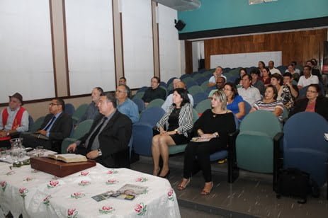 Atentos, no auditório do SITRAEMG, os convidados ouviram os ministrantes do culto bem como à bela apresentação do Coral "Arte em Canto". Foto: Generosa Gonçalves