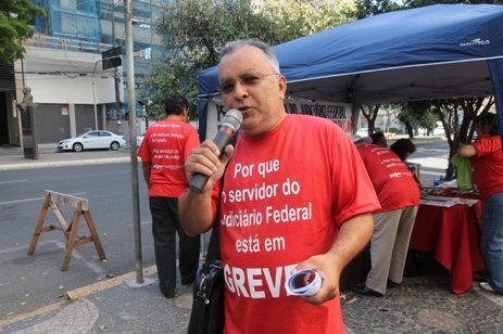 Luiz Fernando Rodrigues Gomes, durante um dos atos públicos realizados pela categoria. Foto: Janaina Rochido