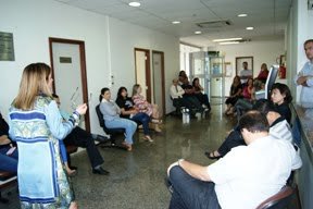 Reunidos, servidores da JF discutem a defasagem salarial da categoria. Foto cedida por filiados