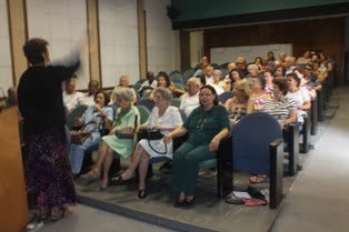 No auditório do SITRAEMG, os convidados atentos às informações passadas pelos coordenadores sindicais. Fotos: Generosa Gonçalves